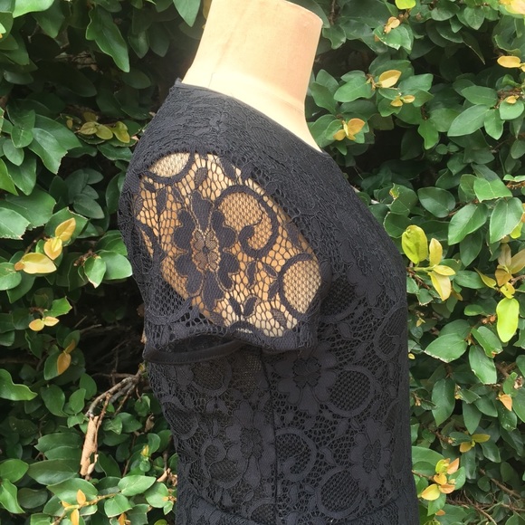 Forever 21 lace little black dress 👗 - Picture 2 of 7